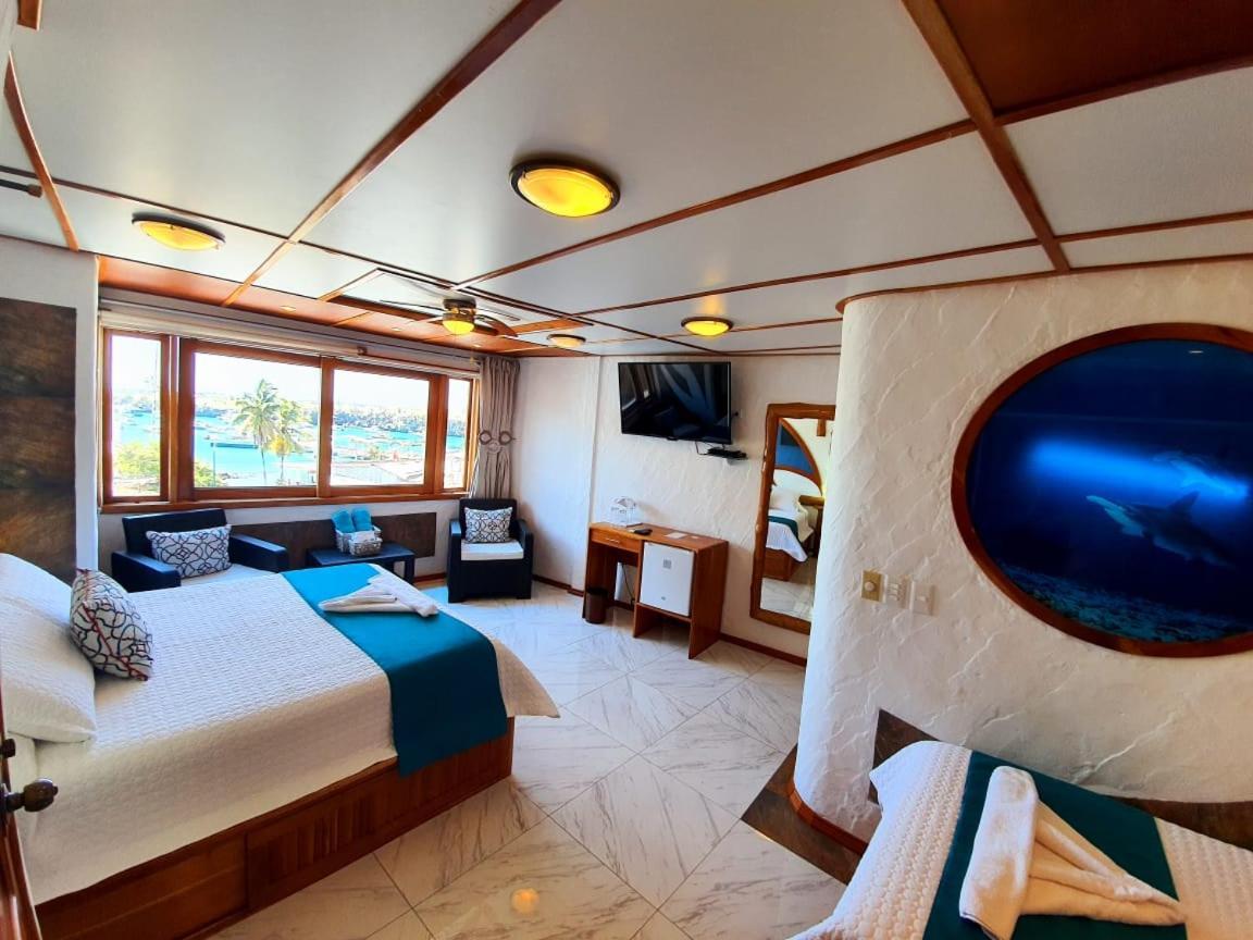 Bed and Breakfast Casa Ocean Pier à Puerto Ayora  Extérieur photo