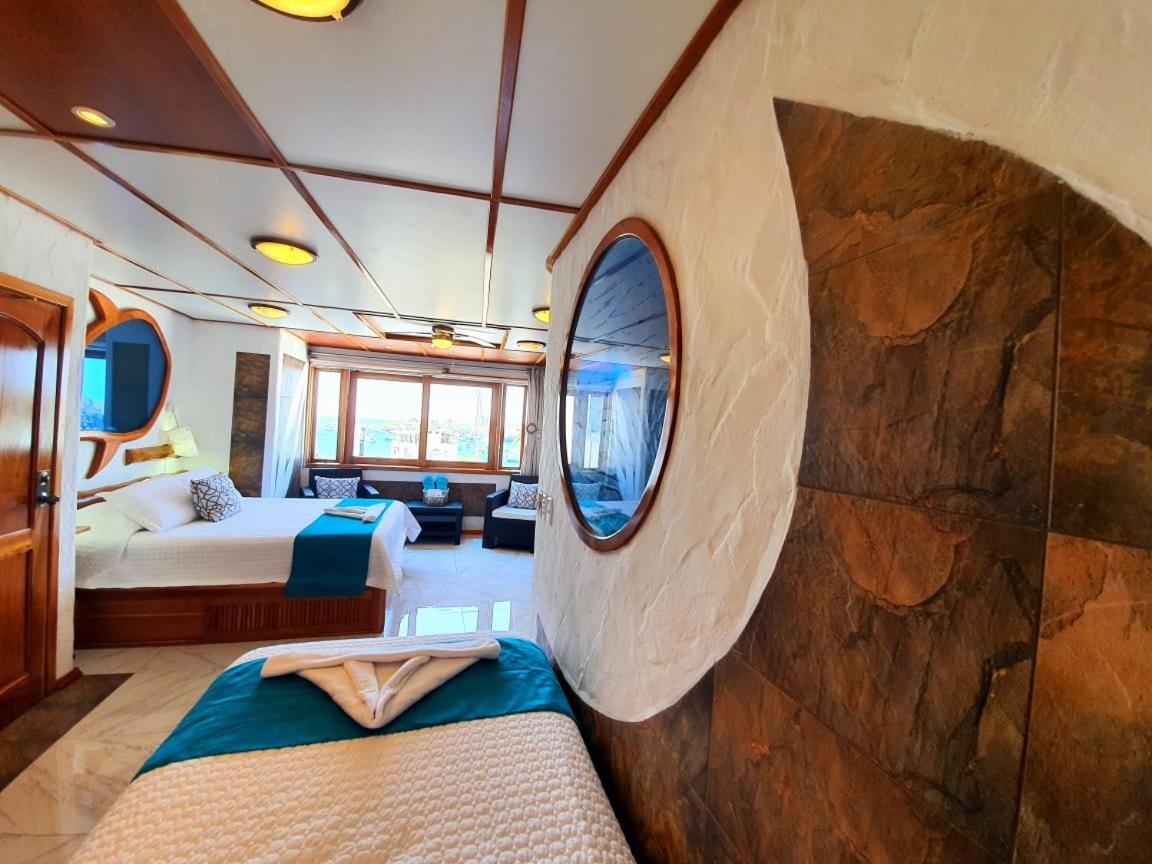 Bed and Breakfast Casa Ocean Pier à Puerto Ayora  Extérieur photo