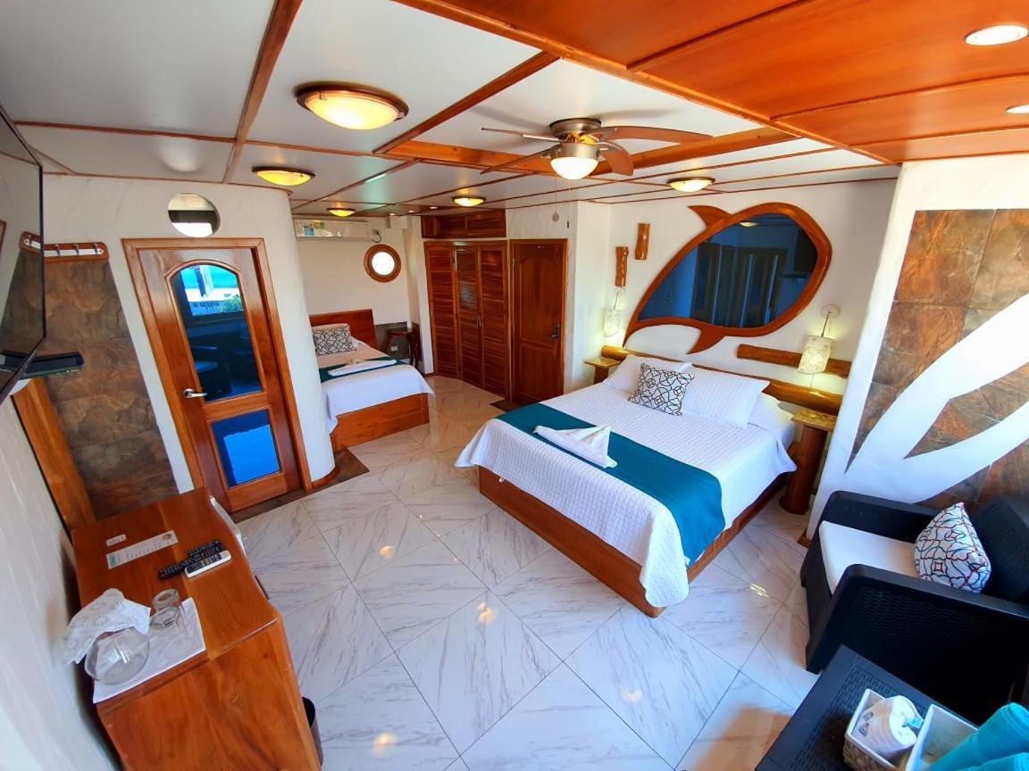 Bed and Breakfast Casa Ocean Pier à Puerto Ayora  Extérieur photo