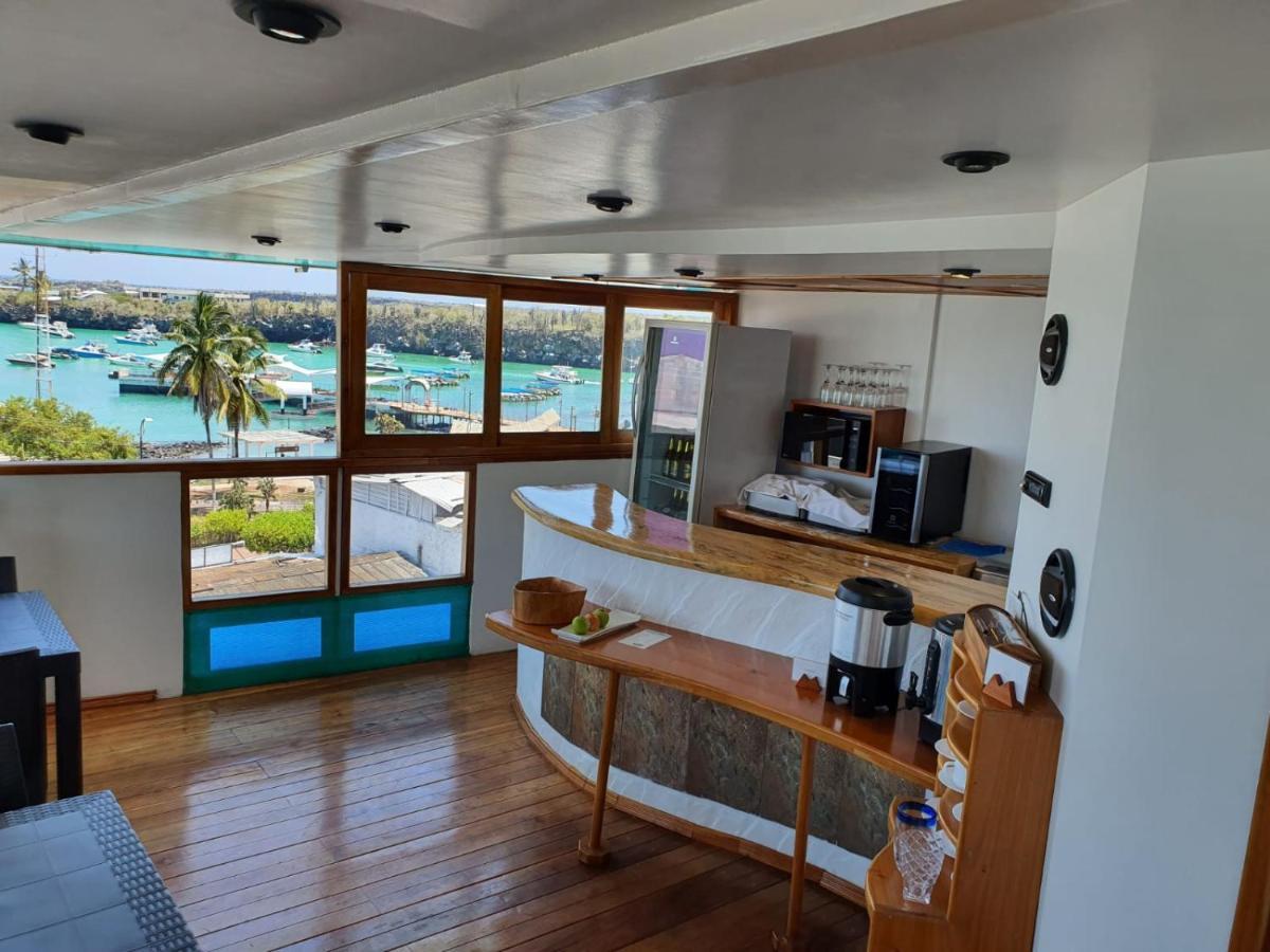 Bed and Breakfast Casa Ocean Pier à Puerto Ayora  Extérieur photo