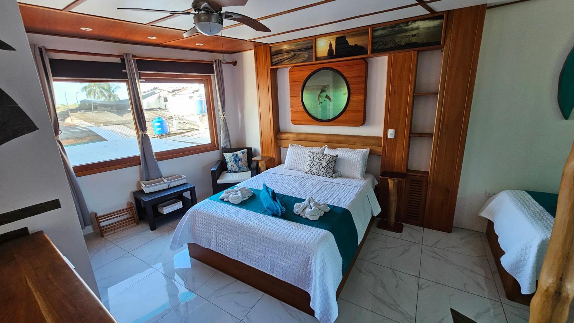 Bed and Breakfast Casa Ocean Pier à Puerto Ayora  Extérieur photo