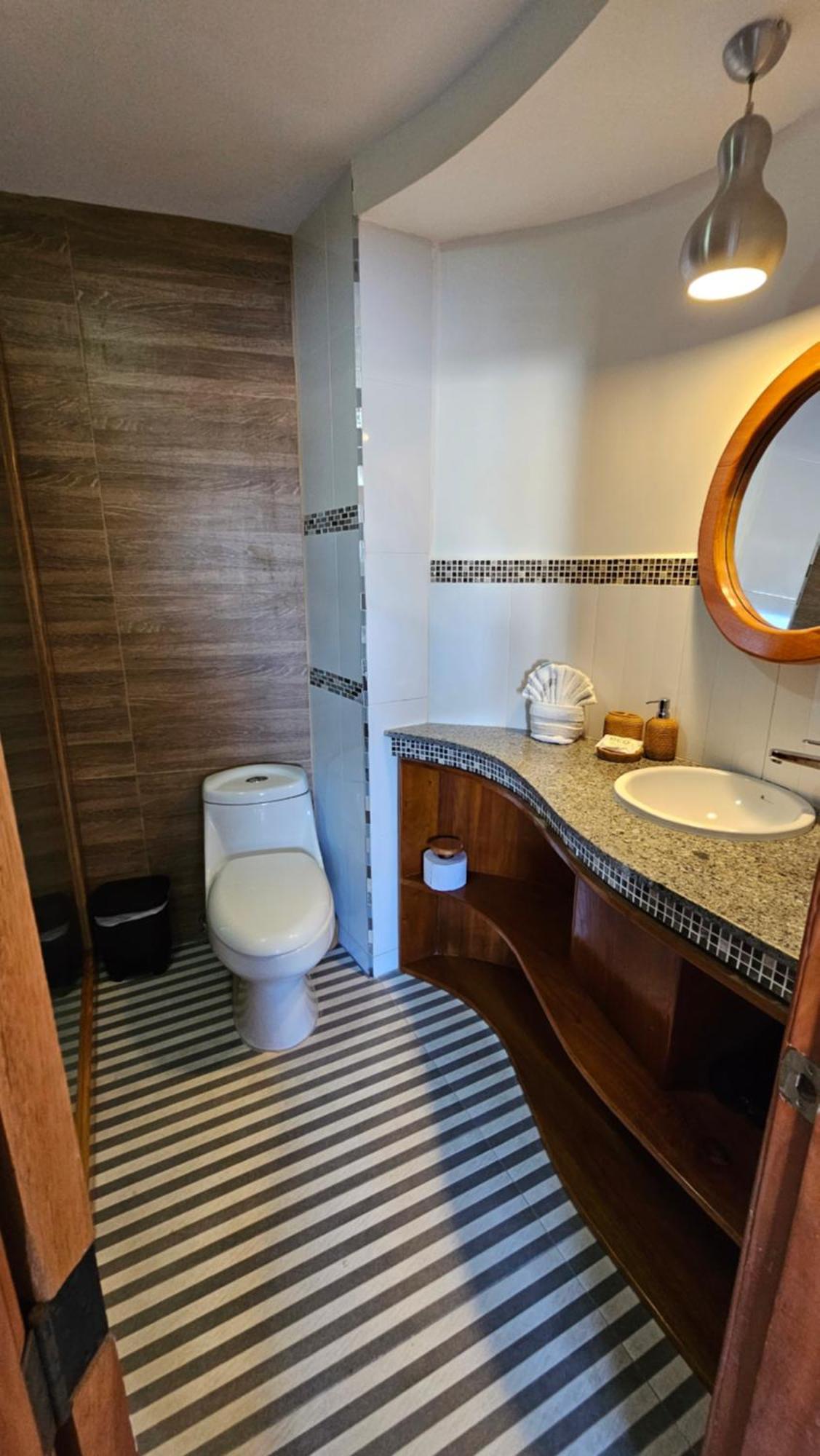 Bed and Breakfast Casa Ocean Pier à Puerto Ayora  Extérieur photo